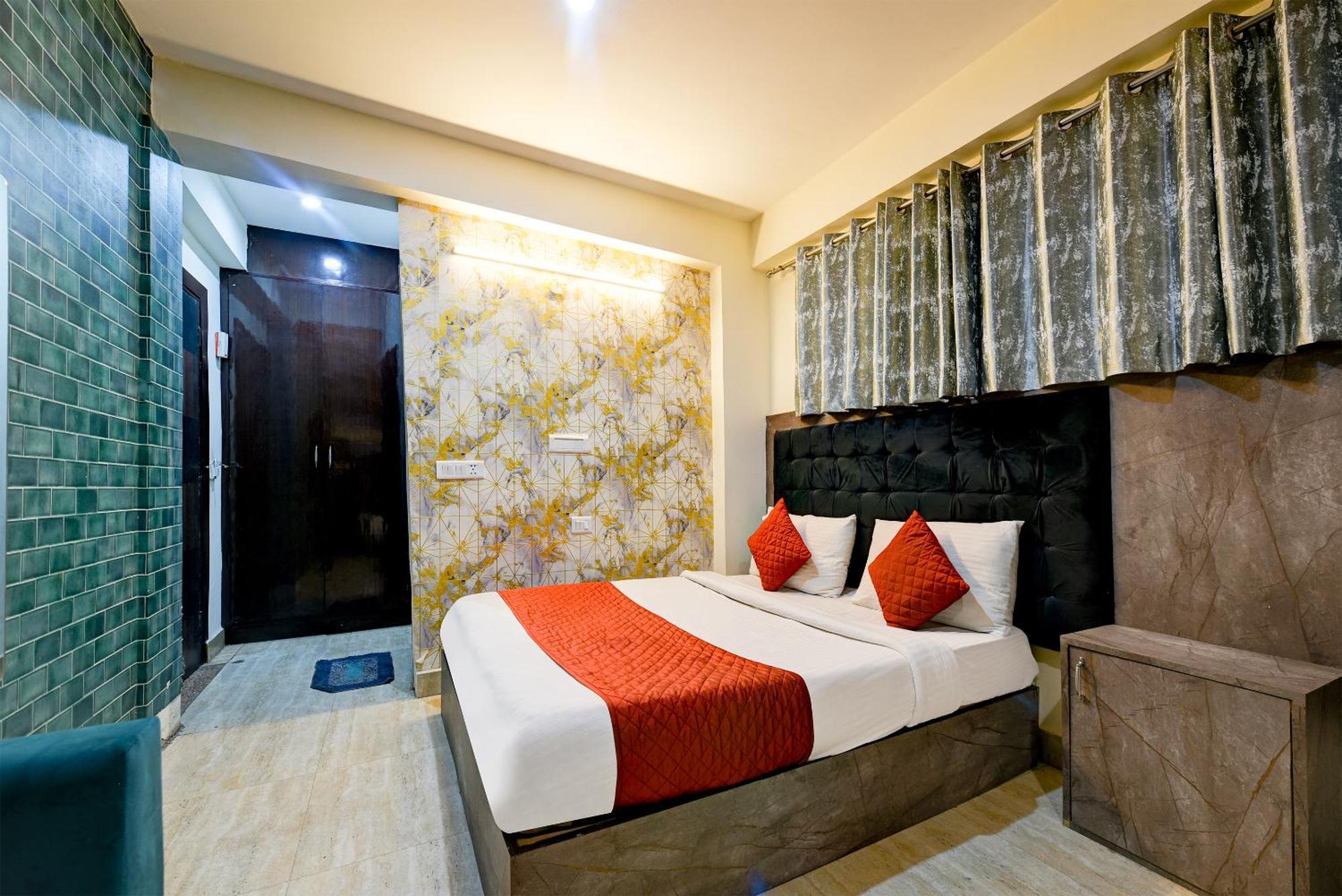 Palm Spring Plaza Hotel