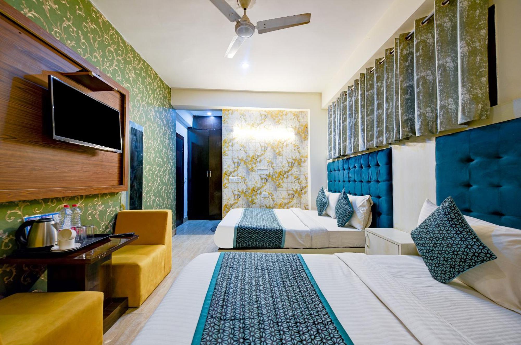 Palm Spring Plaza Hotel *