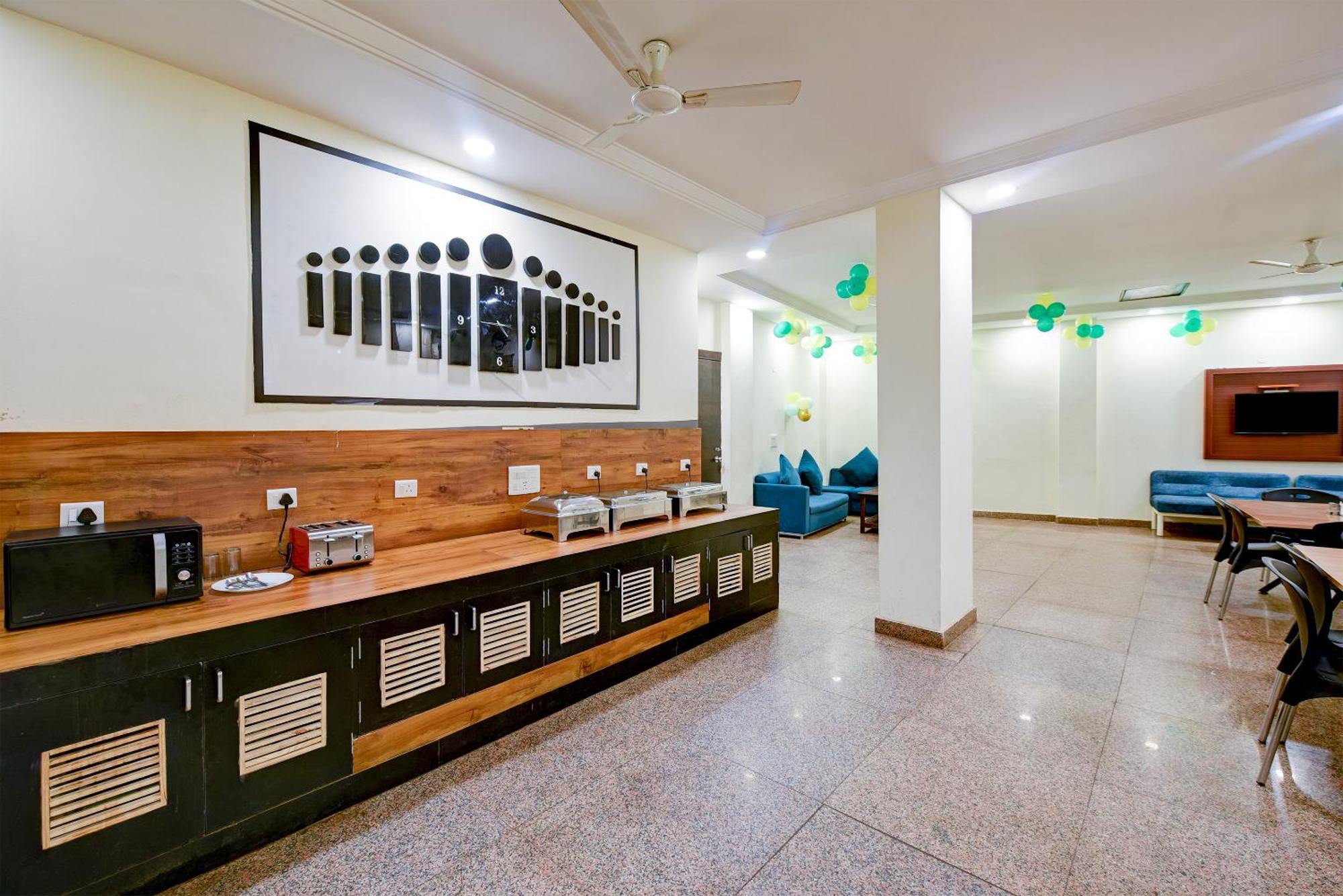 Hotel Palm Spring Plaza New Delhi